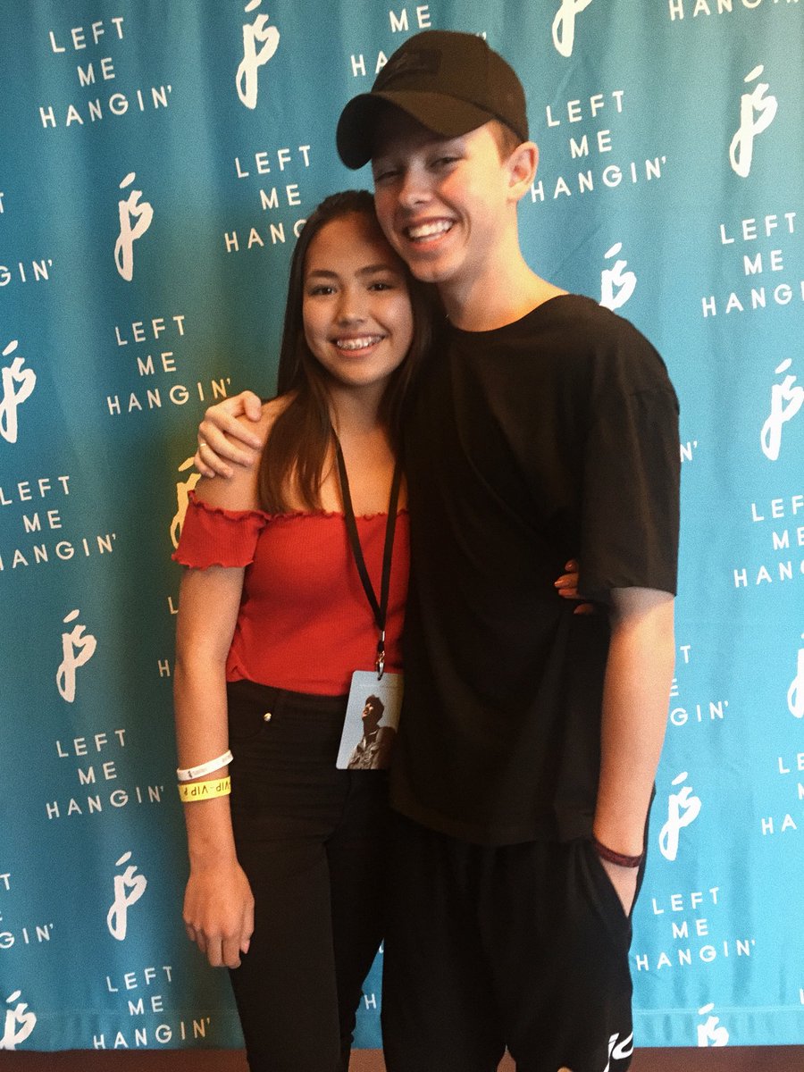datesartorius_'s tweet image. im so thankful:)) you were so kind and i wouldnt forget your warm hugs. thank you ❣️ @jacobsartorius #jacobsartorius
