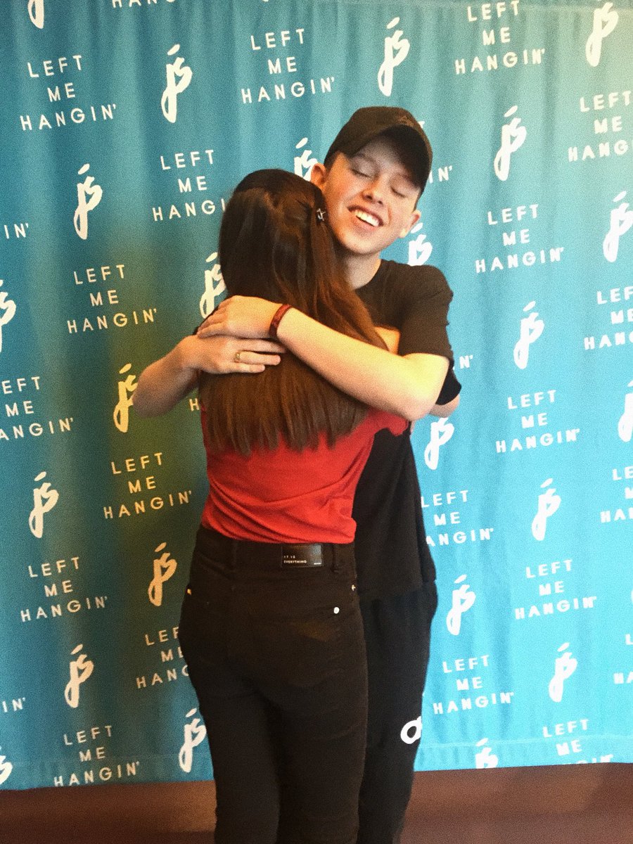 datesartorius_'s tweet image. im so thankful:)) you were so kind and i wouldnt forget your warm hugs. thank you ❣️ @jacobsartorius #jacobsartorius