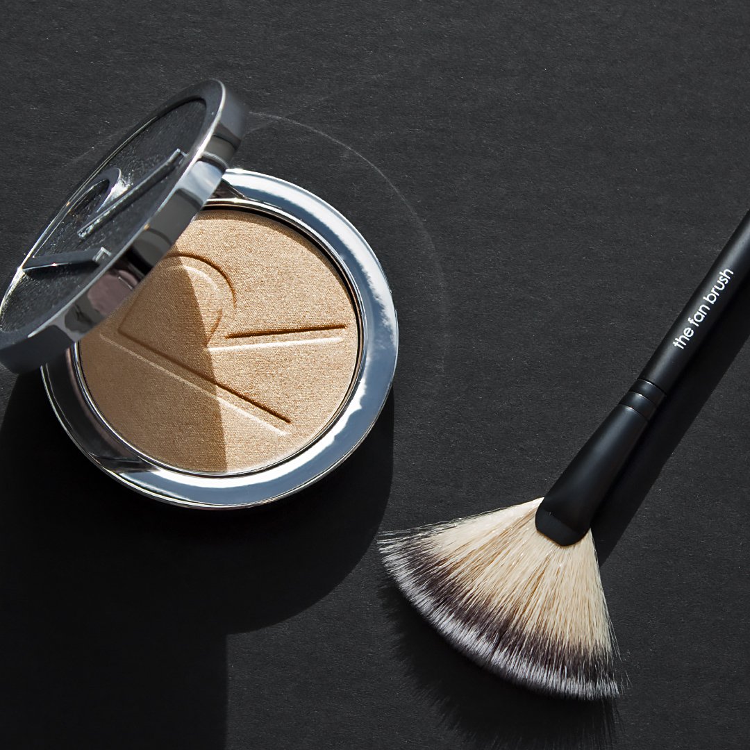 rodialbeauty's tweet photo. Discover our NEWEST #MakeupIcon to get the ultimate #GoldenGlow: https://t.co/ihIsb7Zfcv https://t.co/VLlDqm2INh