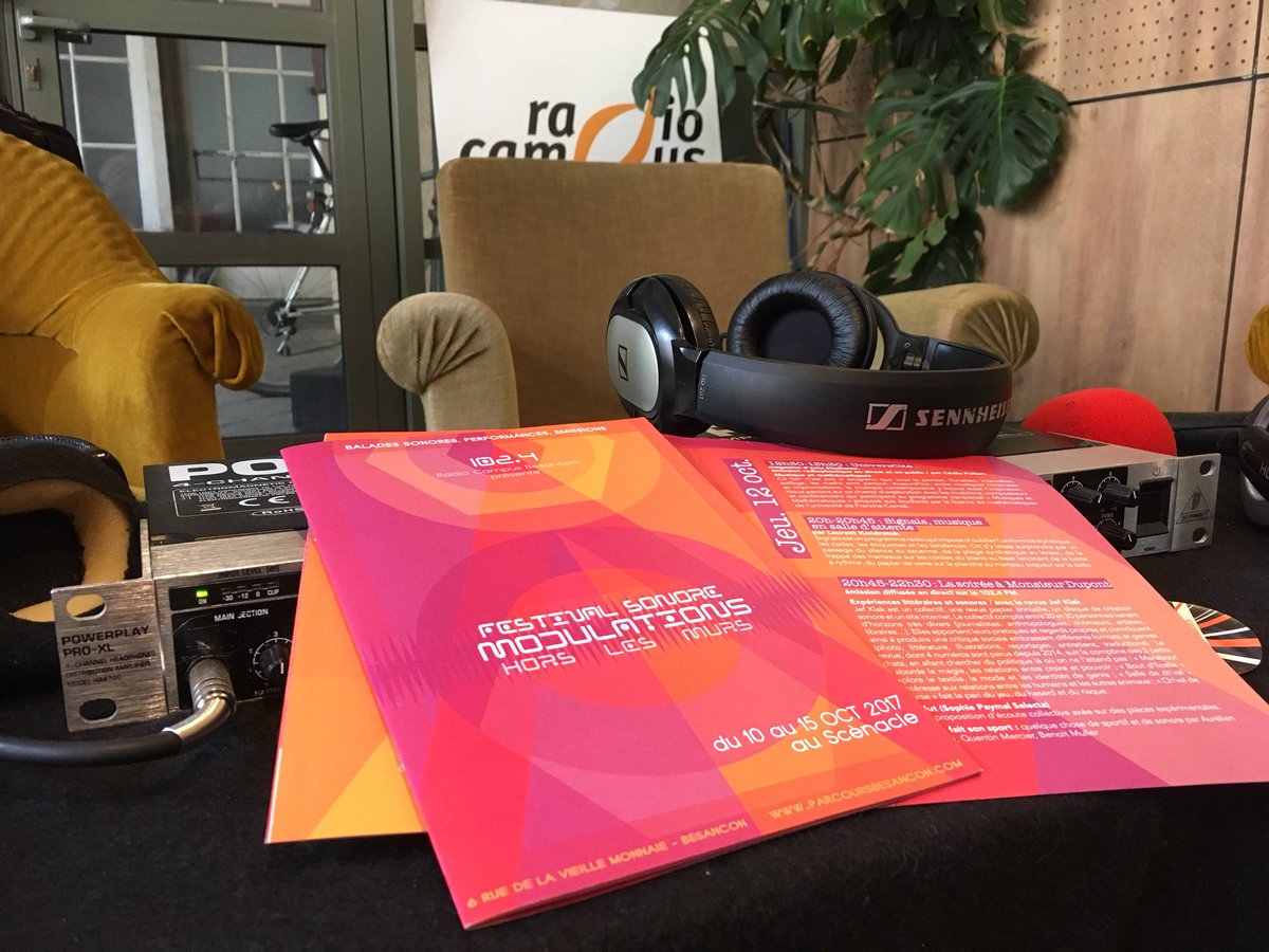 RadioCampusBesa's tweet image. JOUR 3 / #festivalsonore #horslesmurs3 #modulations on vous attend : depart en balade sonore, mix, performances =&amp;gt; facebook.com/radiocampusbes…
