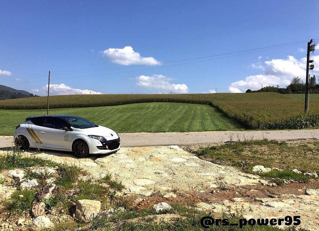 TurboRenault's tweet photo. @rs_power95 - 🍁🍂 #renaultsport #renaultclub #renaultmegane #megane #meganers #instamegane #320ch #320hp 
#rs #rsal… https://t.co/1uwVPCwal9 https://t.co/fyTjYnCdd9