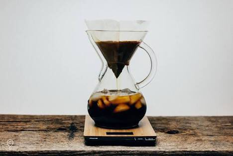 pernah coba minum atau bikin kopi dengan metode yang disebut “japanese style—iced coffee”? pada dasarnya, kopi diseduh menuju es batu.