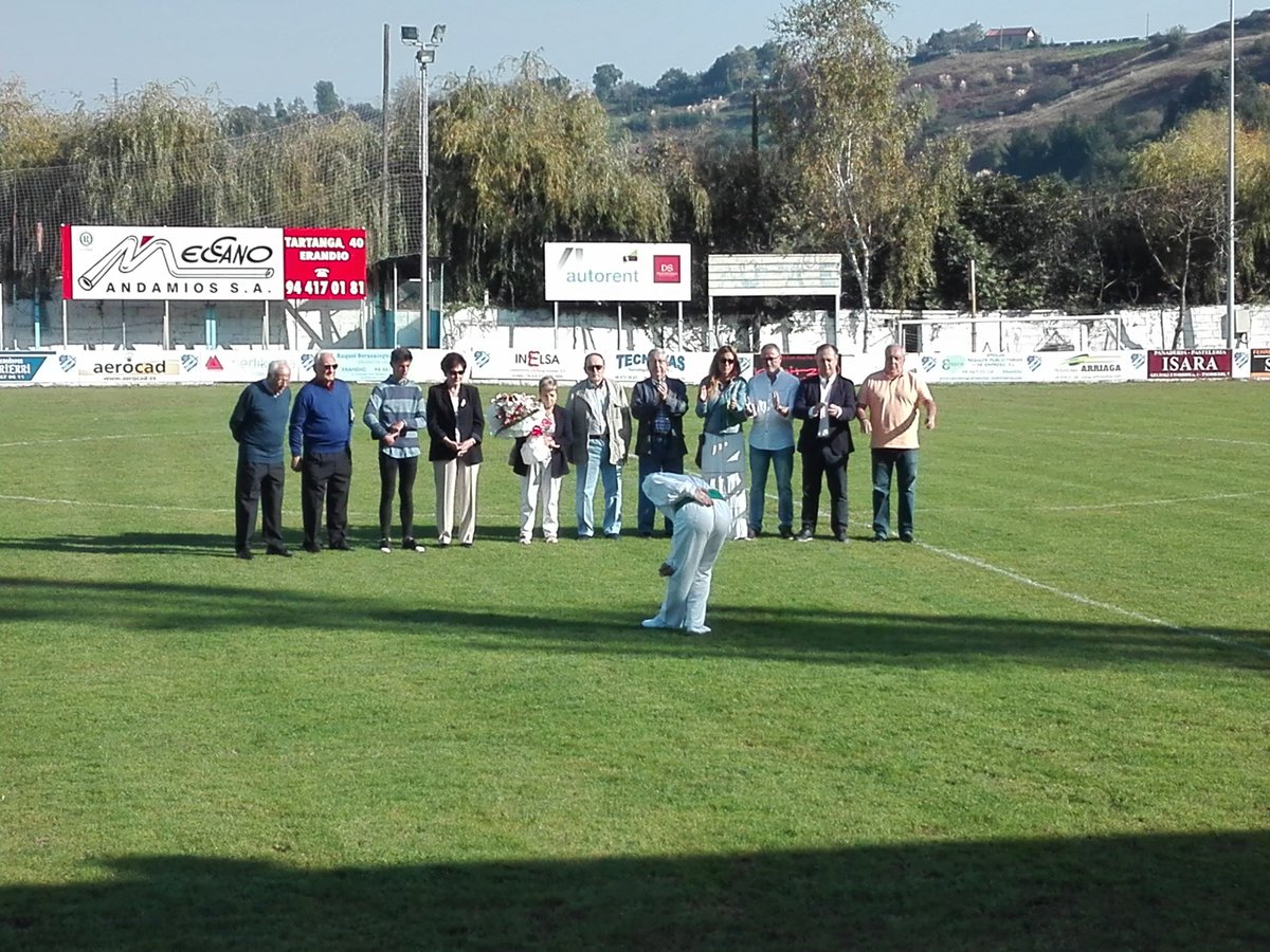 ZALLAUC's tweet photo. Desde @ZALLAUC   queremos felicitar a @SDErandioClub   por el 50 aniversario de la inauguración de su casa #Ategorri . Zorionak!! https://t.co/NQHGfhSYRt