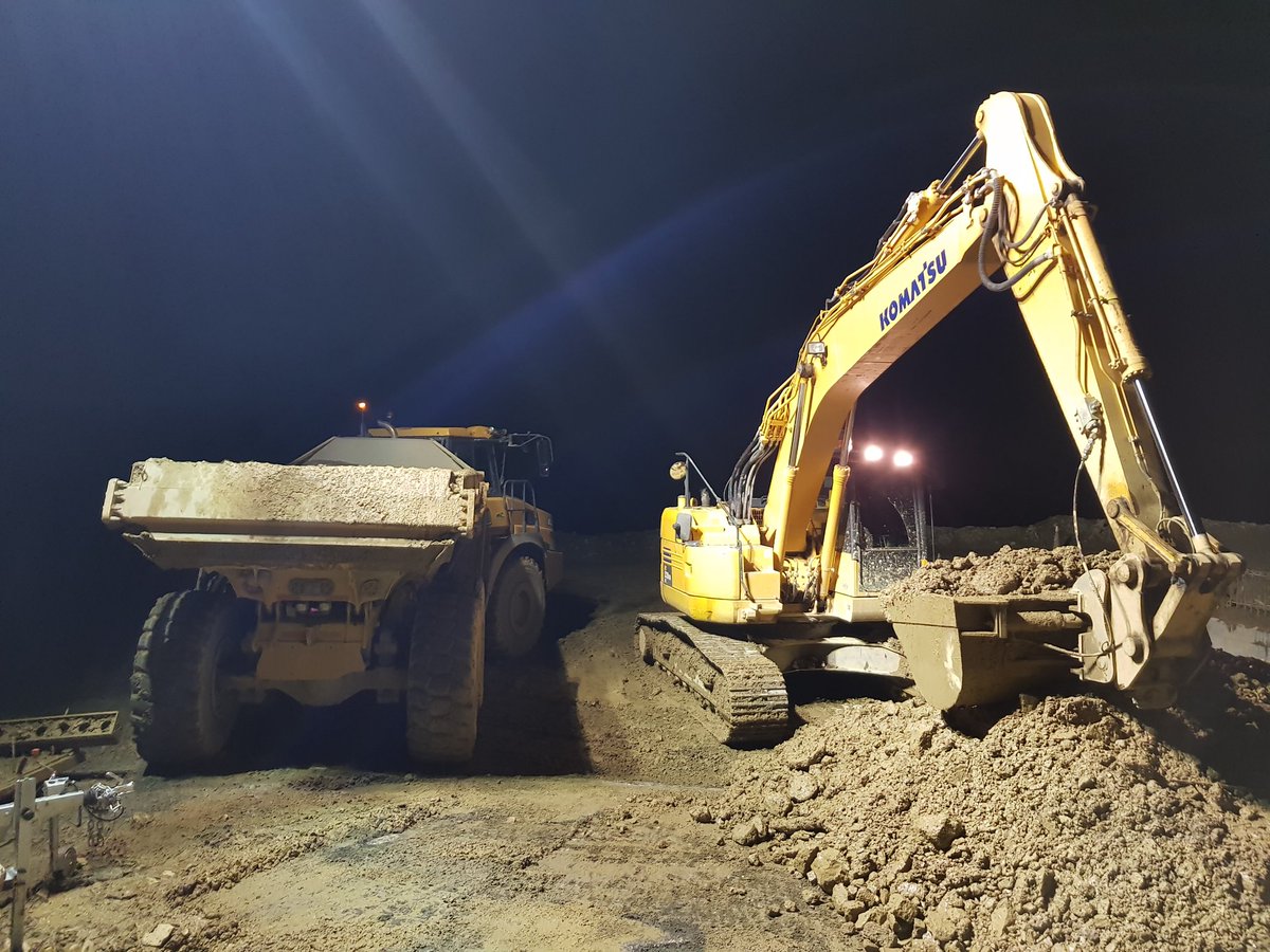 srustic's tweet photo. #mothernature doesn't stop night shift as we get #stuckin #earthworks by night in #kaikoura time for a cup of tea and #backintoit 😁😊😁 https://t.co/P3B4HkdIP0
