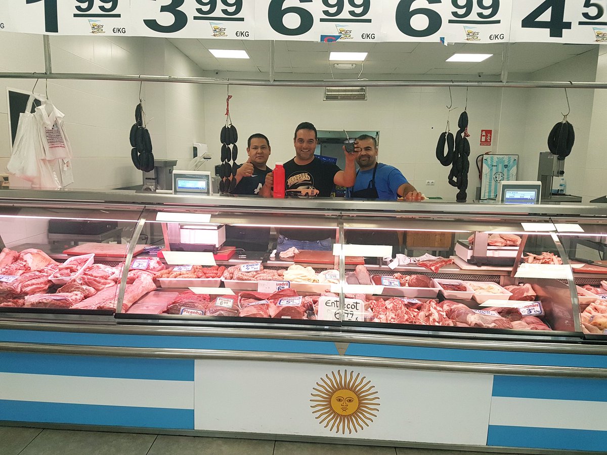 Nosotros nos tomamos unos Mates en Poeta mas y Ros 32... y Aqui los esperamos... Hasta las 15 hs. ⚽🇦🇷🔪🍵🐂