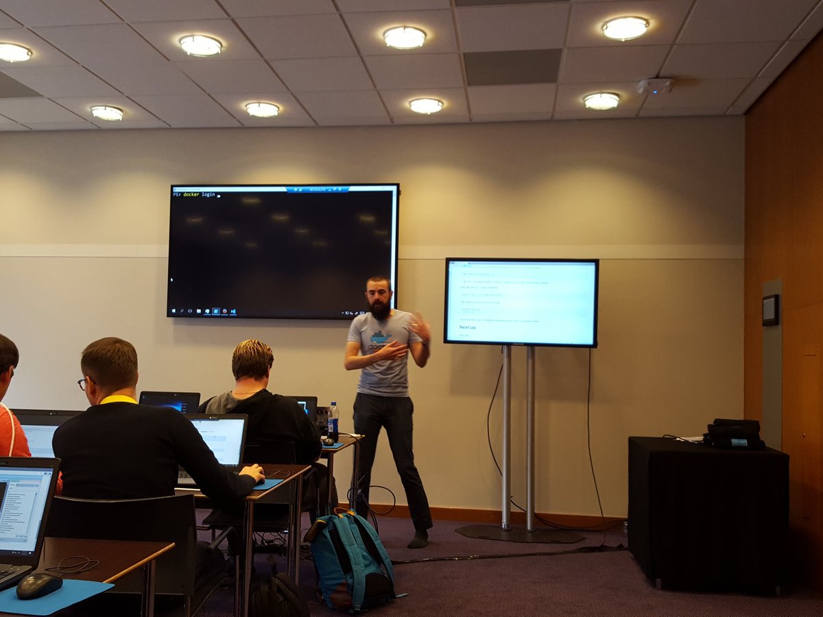 AHajou's tweet photo. @EltonStoneman #docker #techdays #Amsterdam #HandsOff https://t.co/QFWP3ZDTr5