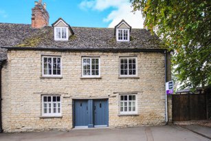 A stunning double fronted Grade II family home with lovely gardens, overlooking the Woodgreen