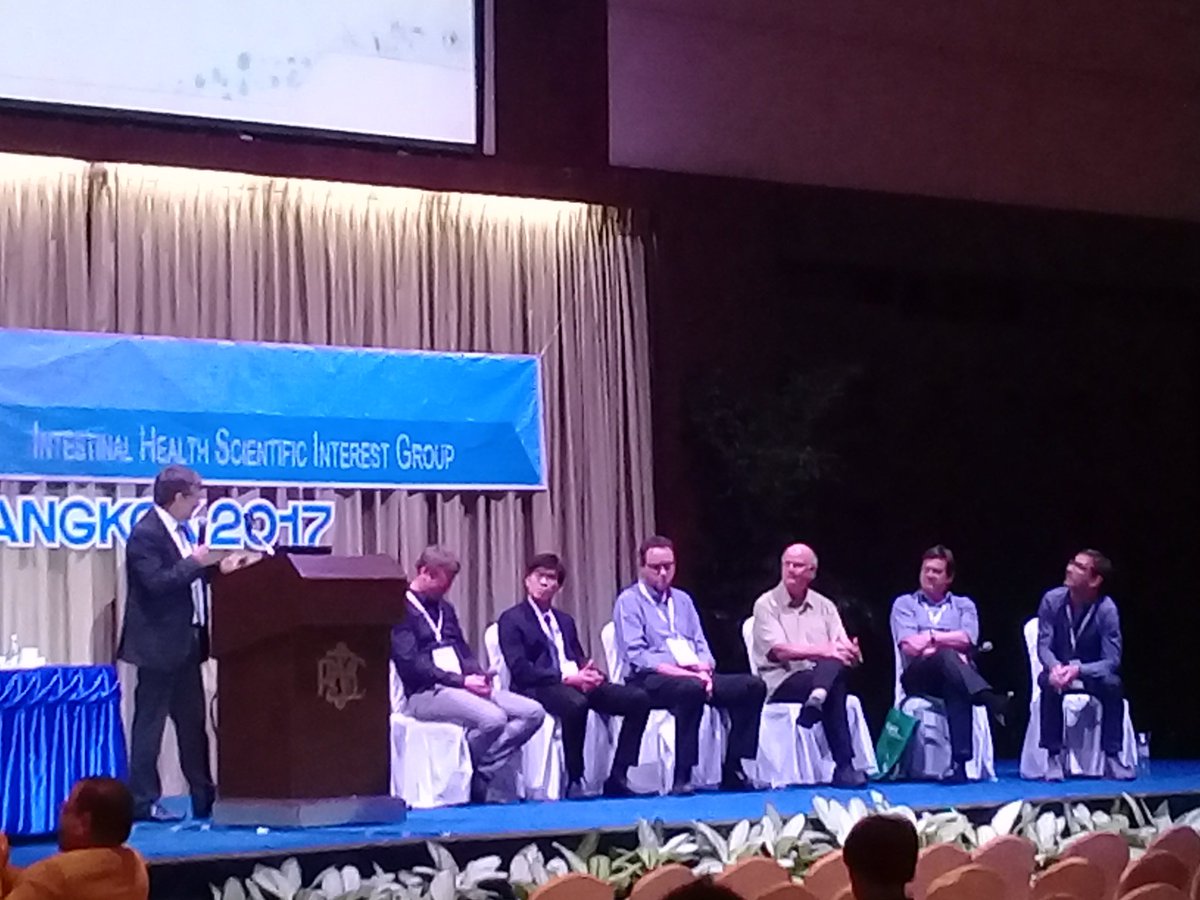 Poultry_Tw's tweet photo. Pierre-André Geraert conducts the round table discussion on gut health. #IHSIG2017 #GutHealth https://t.co/ND5cyeyOaN