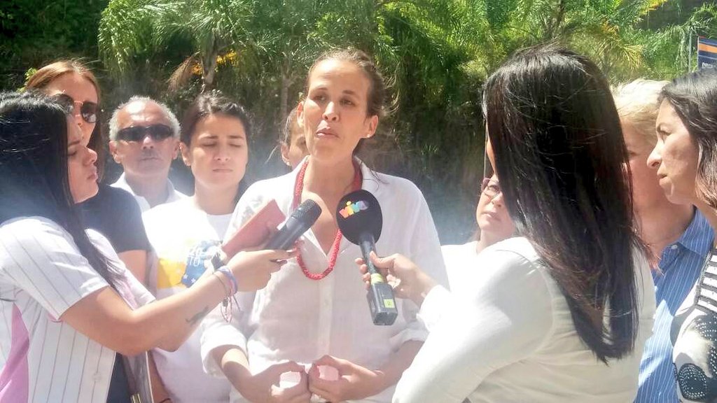 rctv's tweet photo. Manuela Bolívar: No sabemos en qué estado se encuentran los presos políticos que llamaron a votar este 15-O. https://t.co/Sz2Whk6FkP