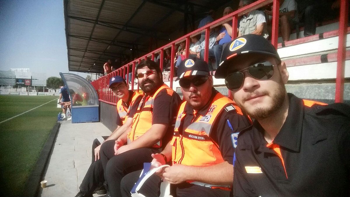 PCAzuqueca's tweet image. Servicio preventivo en el complejo San Miguel, cubriendo el partido del @CDAzuqueca. #lasprotescuentan