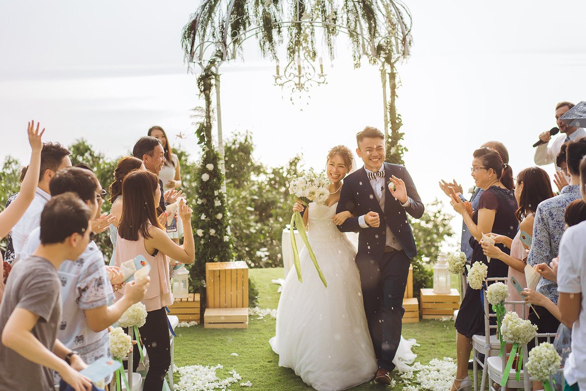 Find out the #pros and #cons of a #destination #wedding. Link here: wp.me/p5E4LF-iuU