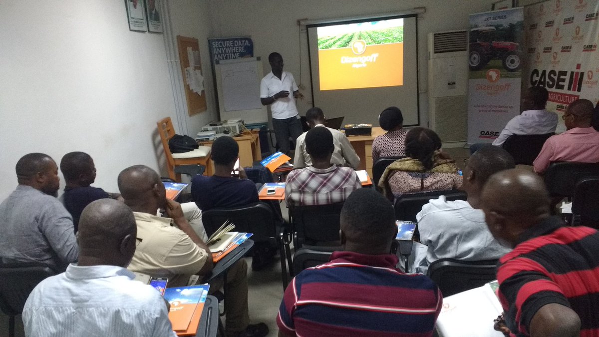 DizengoffNIG's tweet photo. Dizengoff Oscar Walumbe-Integrated Manager and GreenHouse Tech, Expert, addressing Customers.
#CustomerOpenDay https://t.co/0pEEYAGomk