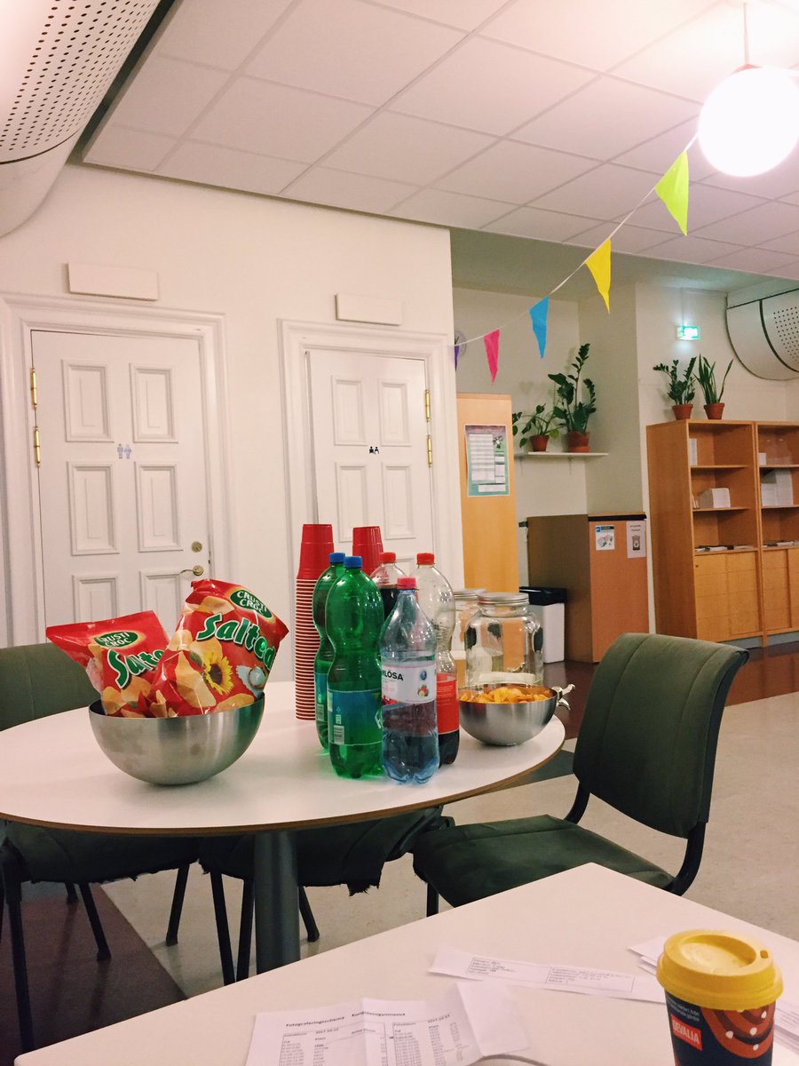 KSGelevkar's tweet image. kom till gröna, drick läsk, mingla och snacka utskott och föreningar!!!