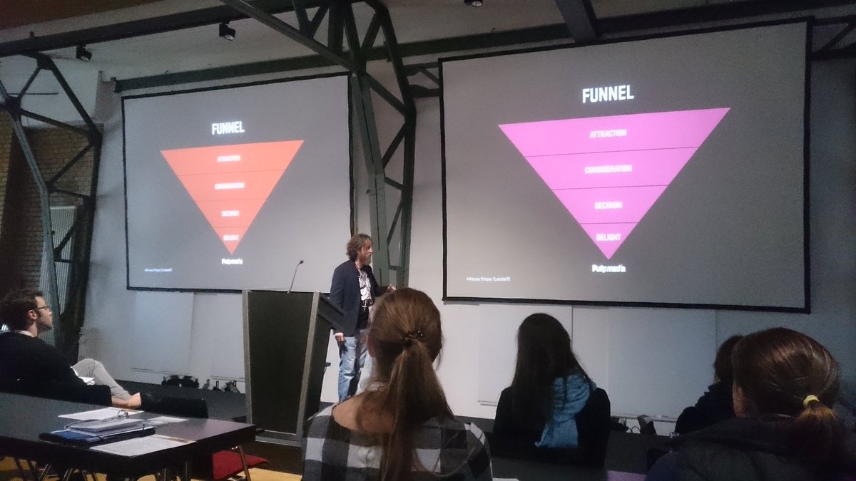 Kinglu09's tweet photo. @Lanzelot13 spricht über #Personas im #VideoMarketing #4Heroes https://t.co/pZZe8mETd5