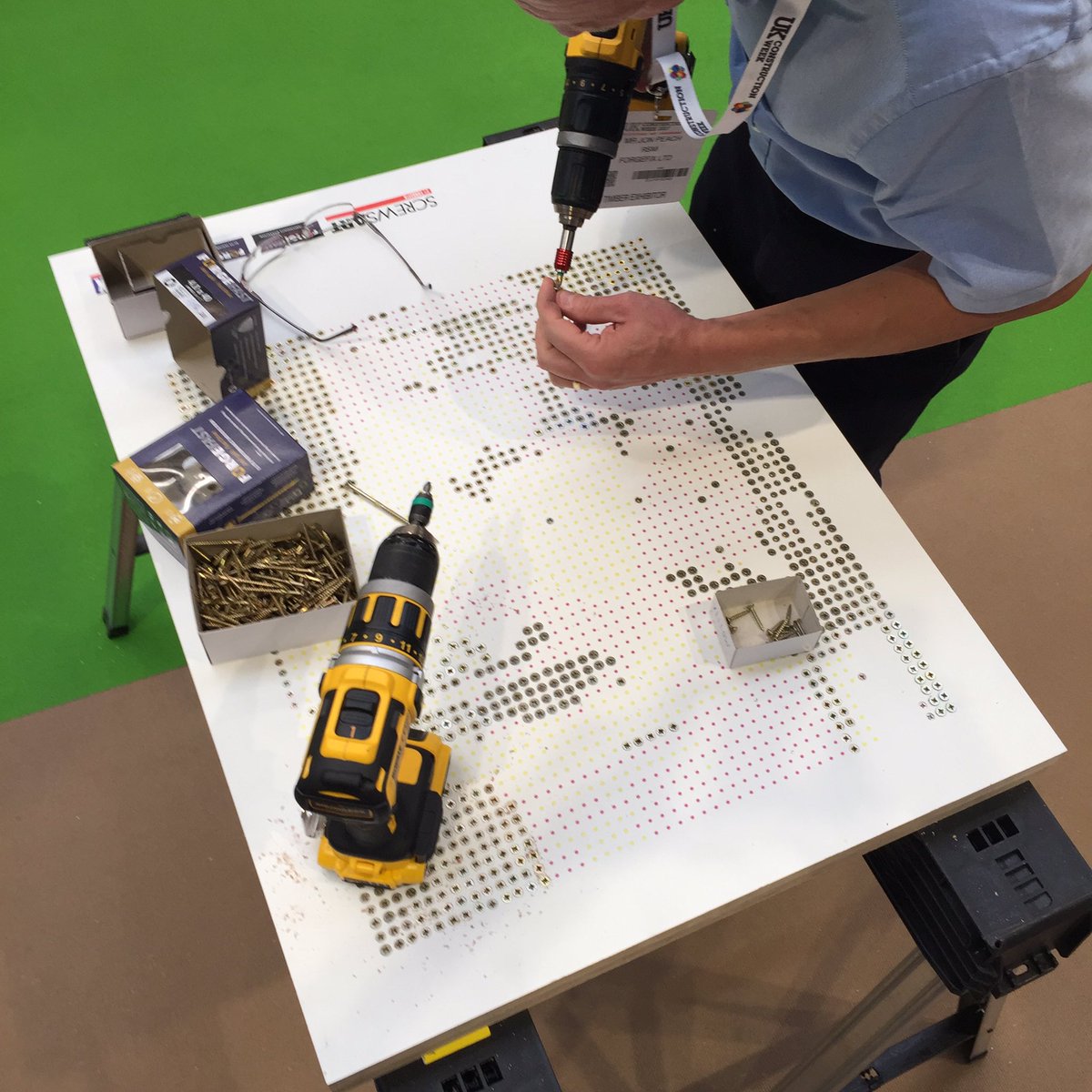 forgefastelite's tweet photo. We need your help! Help us finish are next ScrewsArt on our @TimberExpo stand today #TimberExpo2017 #UKCW2017 https://t.co/MAmrqBS6ih
