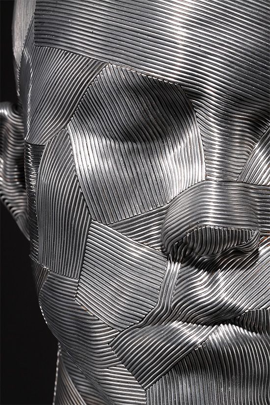 _bookcase's tweet photo. Metal Wire Sculptures by Park Seung Mo https://t.co/vb1vAhCw9d https://t.co/fI6UQLdzOM