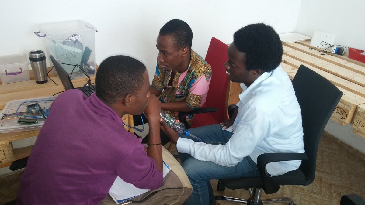 Maji_tech's tweet photo. Séance de travail sur notre prototype #MAJI_tech
@labfrancophone @senamekoffi @MichaelleJeanF @OIF_ffin @waziupIOT https://t.co/JwBl1YX1WI