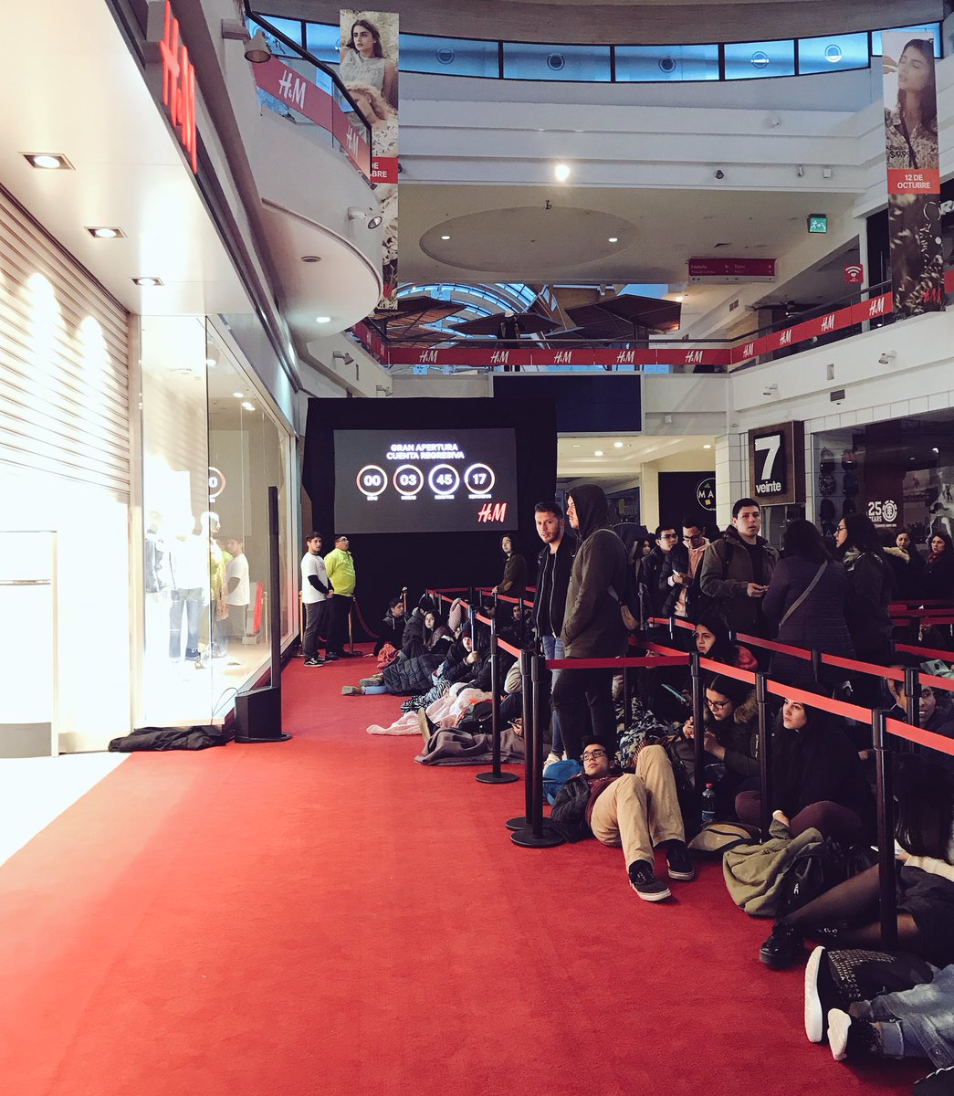 hmchile's tweet photo. ¡Los primeros ya están ubicados! Quedan menos de 4 horas para nuestra GRAN Apertura en @MallPlazaCL El Trébol #HMConcepcion ¡Te esperamos! https://t.co/dus0zM0MIo