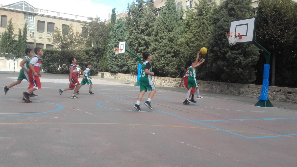 CDSmilo_Granada's tweet photo. Gran partido entre l@s Alevines y @CB_LaZubia donde la igualdad y el bien basket ha sido la base https://t.co/FbzRzxQ4C4