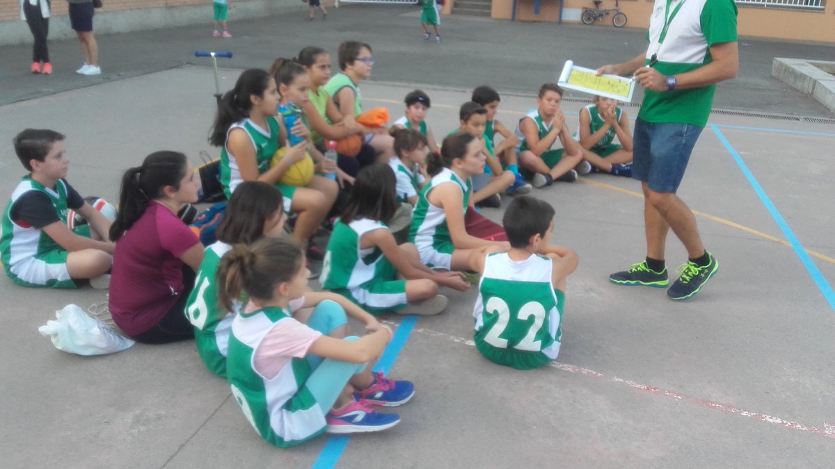 CDSmilo_Granada's tweet photo. Gran partido entre l@s Alevines y @CB_LaZubia donde la igualdad y el bien basket ha sido la base https://t.co/FbzRzxQ4C4
