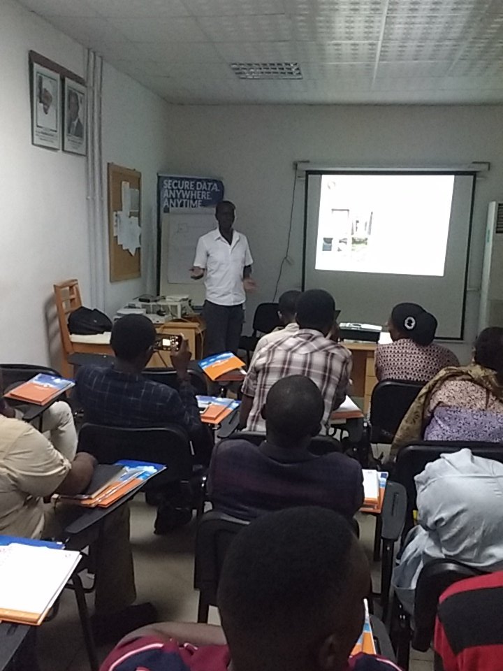 DizengoffNIG's tweet photo. Fertilizer can become fire if not well applied- Dizengoff Oscar Walumbe.
#CustomerOpenDay 
#DizengoffNIG https://t.co/5Oe01W7ZNZ