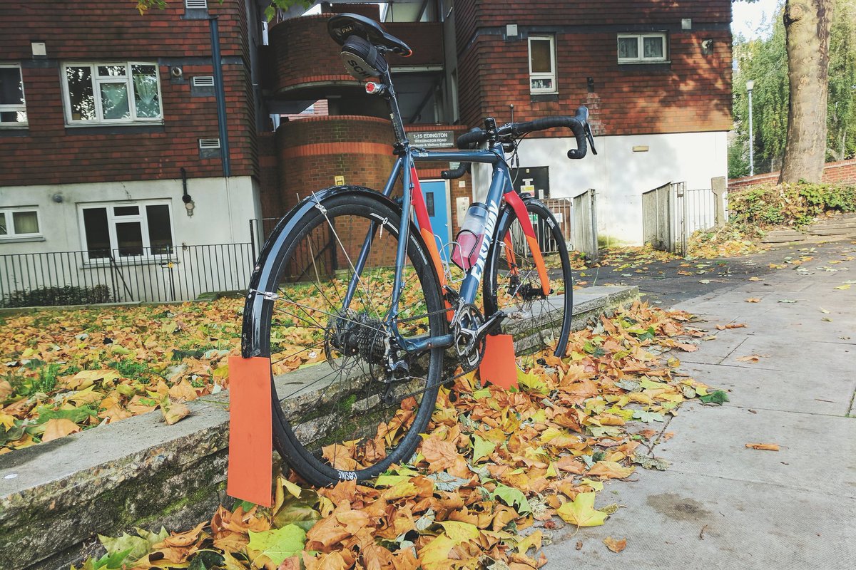 WillBeresford1's tweet photo. When your flaps match your bike AND the season. #flaplife #flapgoals https://t.co/IAevKO6Vgn