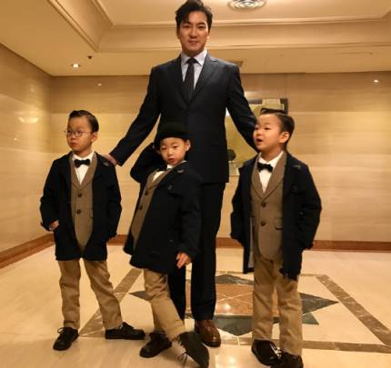 chunsamicky's tweet photo. ท่าโพสกินขาดมากลูก 555
#BIFF #manseh #manse https://t.co/ftBvbq0F46