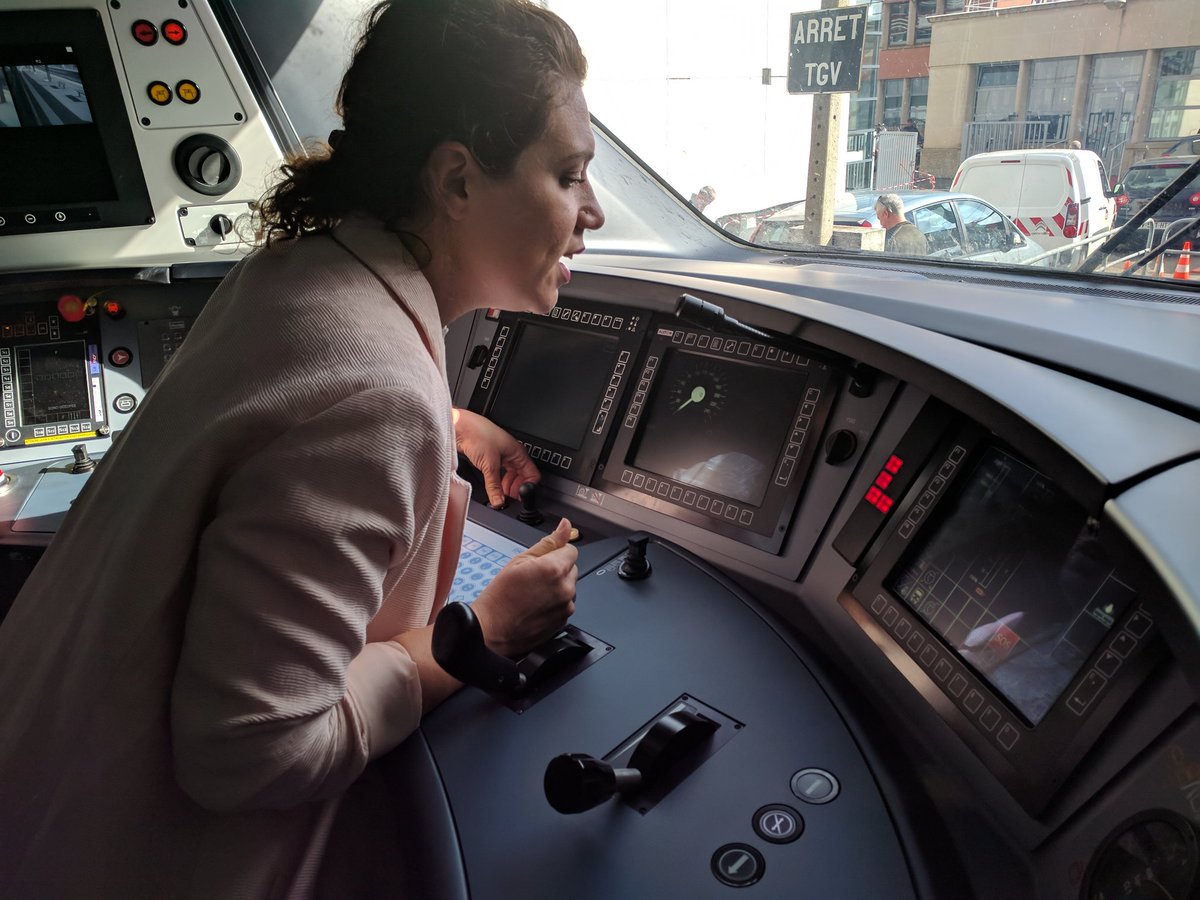 NicolasW_Tchoo's tweet photo. Décidément @SNCF_Digital est partout 😋
Annonce impeccable de @VYVIE_CDS pour le #traindpt 👌 https://t.co/uiMRQUwzCn