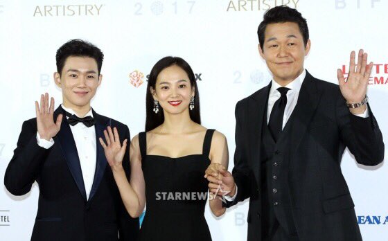 NAMOOACTORS2004's tweet photo. [#오승훈] #부산국제영화제 #메소드 오승훈 배우 :) 첫 레드카펫 잘했!오! 잘생겼오...💕#BIFF #Method https://t.co/bEyme594WW