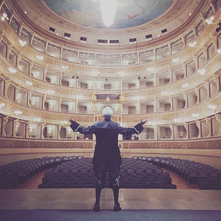 #Avaro inizia la nuova tournée per la stagione 2017/2018 tutte le date su arca-azzurra.it regia #UgoChiti con #AlessandroBenvenuti