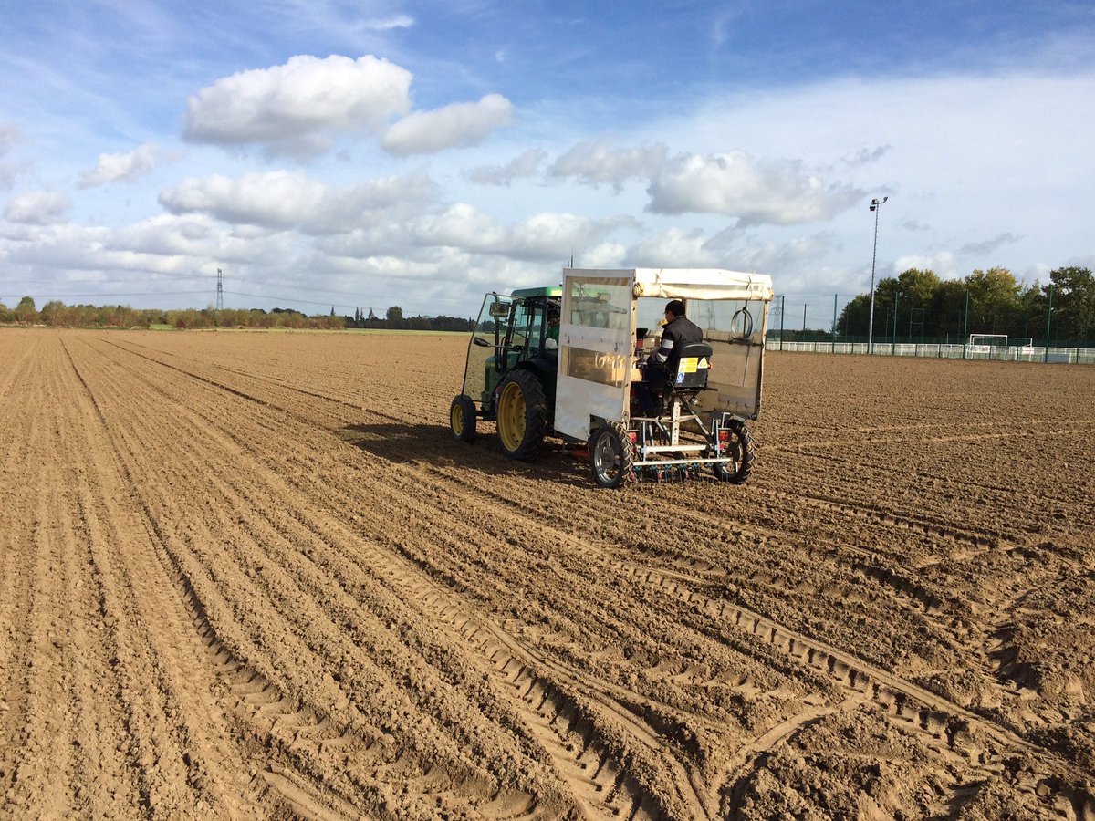 annetissot3's tweet photo. #semis2017 #essais sensibilités Désherbages :Chlortoluron pour bien connaître ses #varietes @GroupeFDesprez https://t.co/MQZIPZ662i