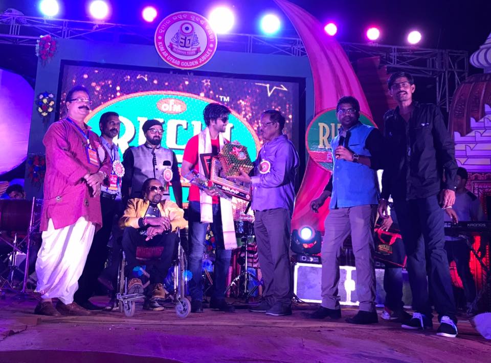 AamanTrikha's tweet photo. Thanks a TONN again #KumarUtsav &amp; #Puri for giving me such an honour &amp; so much love !

#ThursdayThoughts #AamanTrikha https://t.co/9F2yI264Al