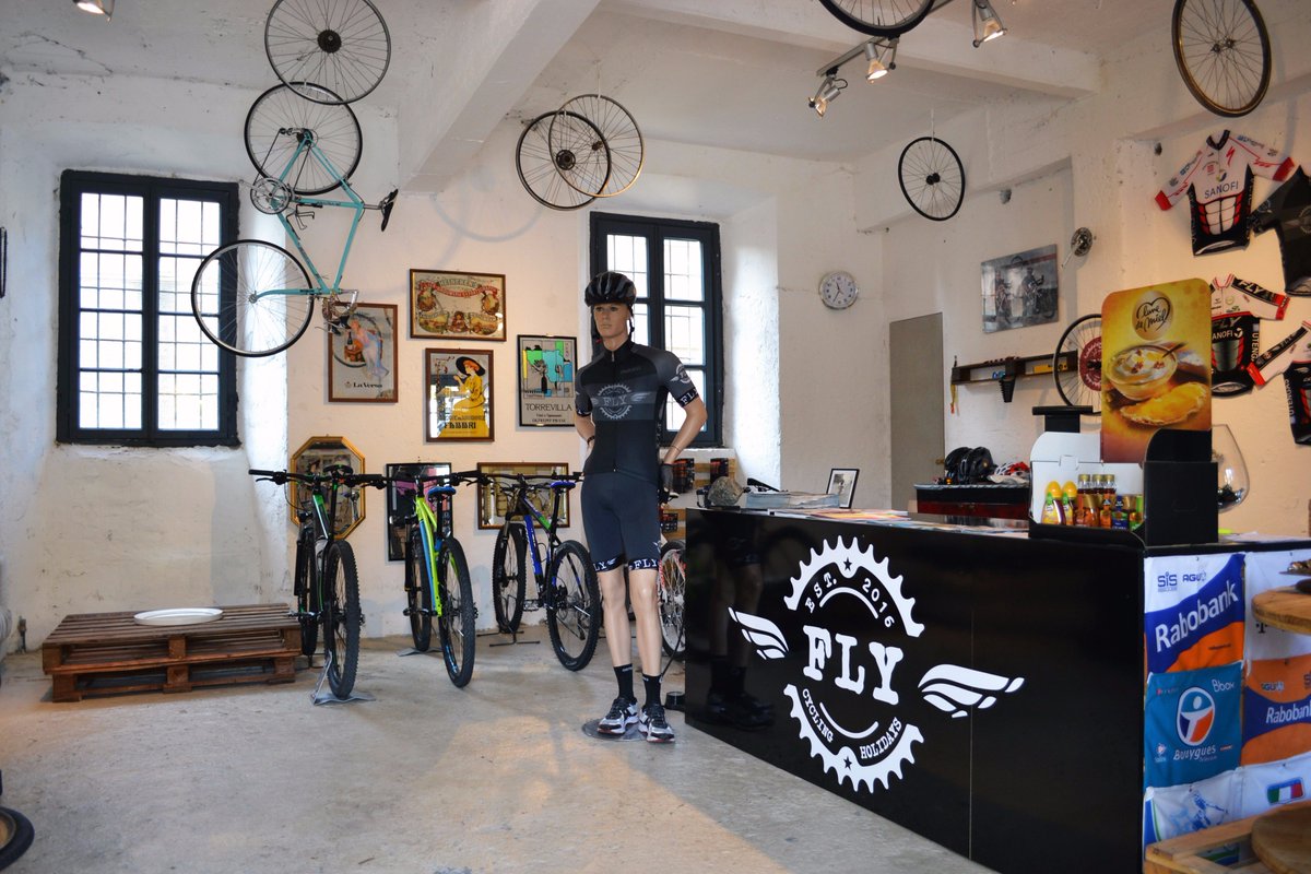 FLY_Holidays's tweet photo. Our #BikeClub! ;)
#FlyFeelingClub
#FlyCyclingHolidays
#ilCorazziere
#inLombardia
#LakeComo
Photo album: https://t.co/ENdmUxJxsq https://t.co/8hqCrMW7uR