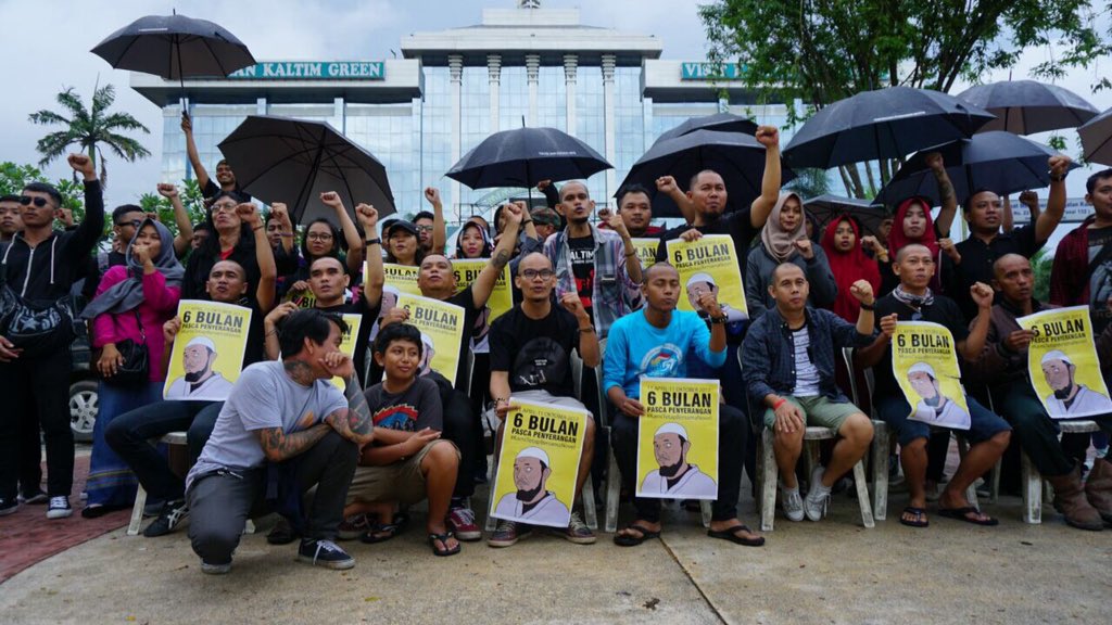 Aksi kamisan x barber terror #aksikamisankaltim #merawatingatanmenolaklupa