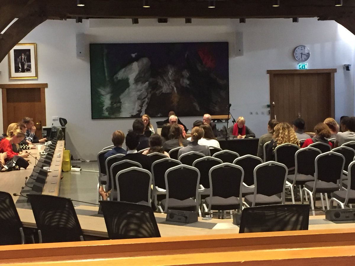 anneloeswepster's tweet photo. Het nationaal Jongerendebat in de raadzaal van Dordrecht. De jeugd heeft de toekomst! https://t.co/xA5bf0v5P7