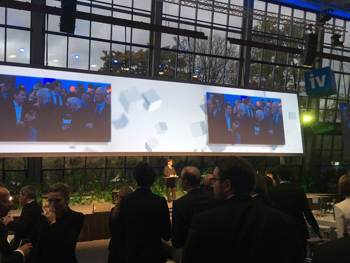 iv_industrie's tweet photo. IV-GS Christoph #Neumayer begrüßt die Gäste zum Industrie-Empfang #TdI17 https://t.co/cRqG4kYhHG