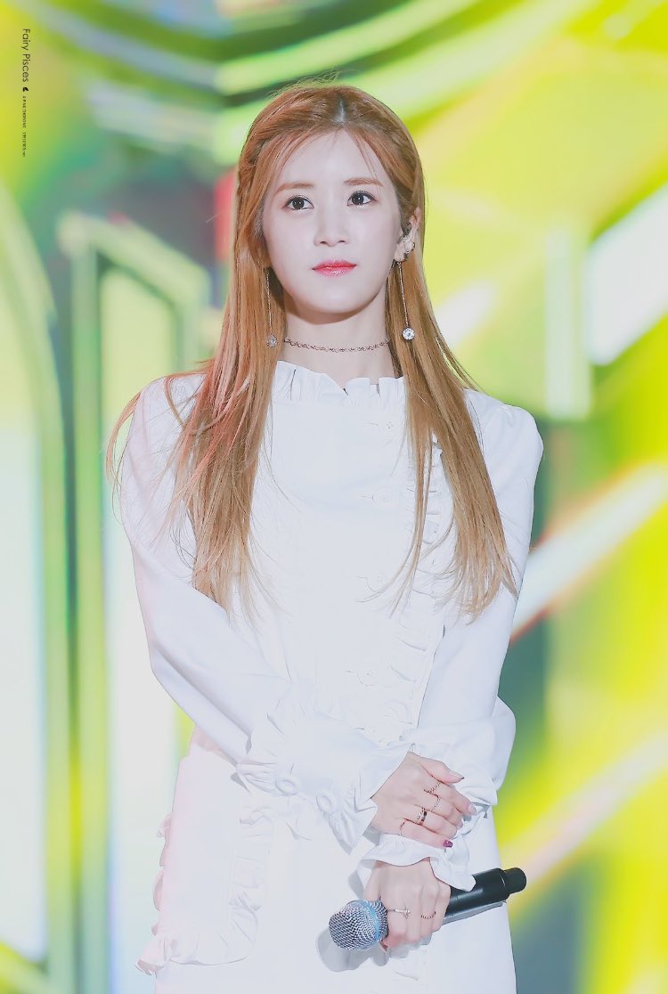 pc_rong9133's tweet photo. ความสดใสของพี่รงนี้ทำเอาหัวใจกระวนกระวายไปหมด ออนนี่อะไรหน้าเด็กจริงๆ #Chorong 👱♀️ #Aping #Pingpanda🐼 https://t.co/jciBdz65h3