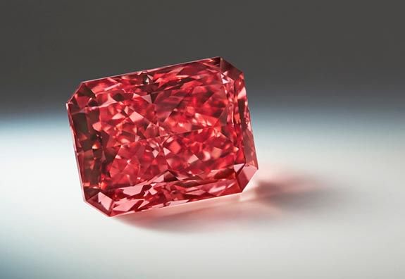 DiamondGuideNow's tweet image. World’s primary source of pink, red and blue diamonds — Is nearly tapped out buff.ly/2yi6jI1 #diamonds