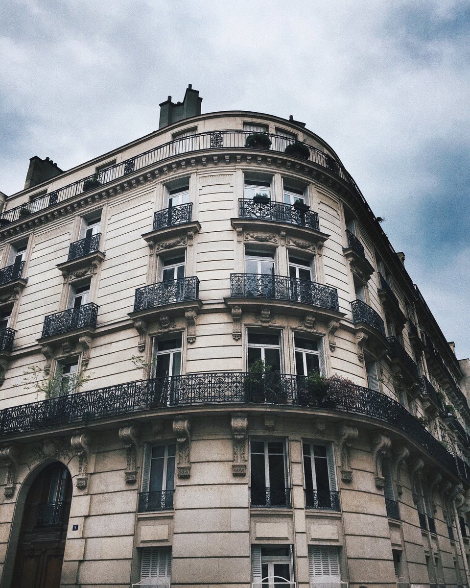 universevoyager's tweet photo. this perfect city makes me crazy.
#paris #love #france #cool #streeview #street #travelling #photography #viewpointnews #view https://t.co/GYLxSmdfFv