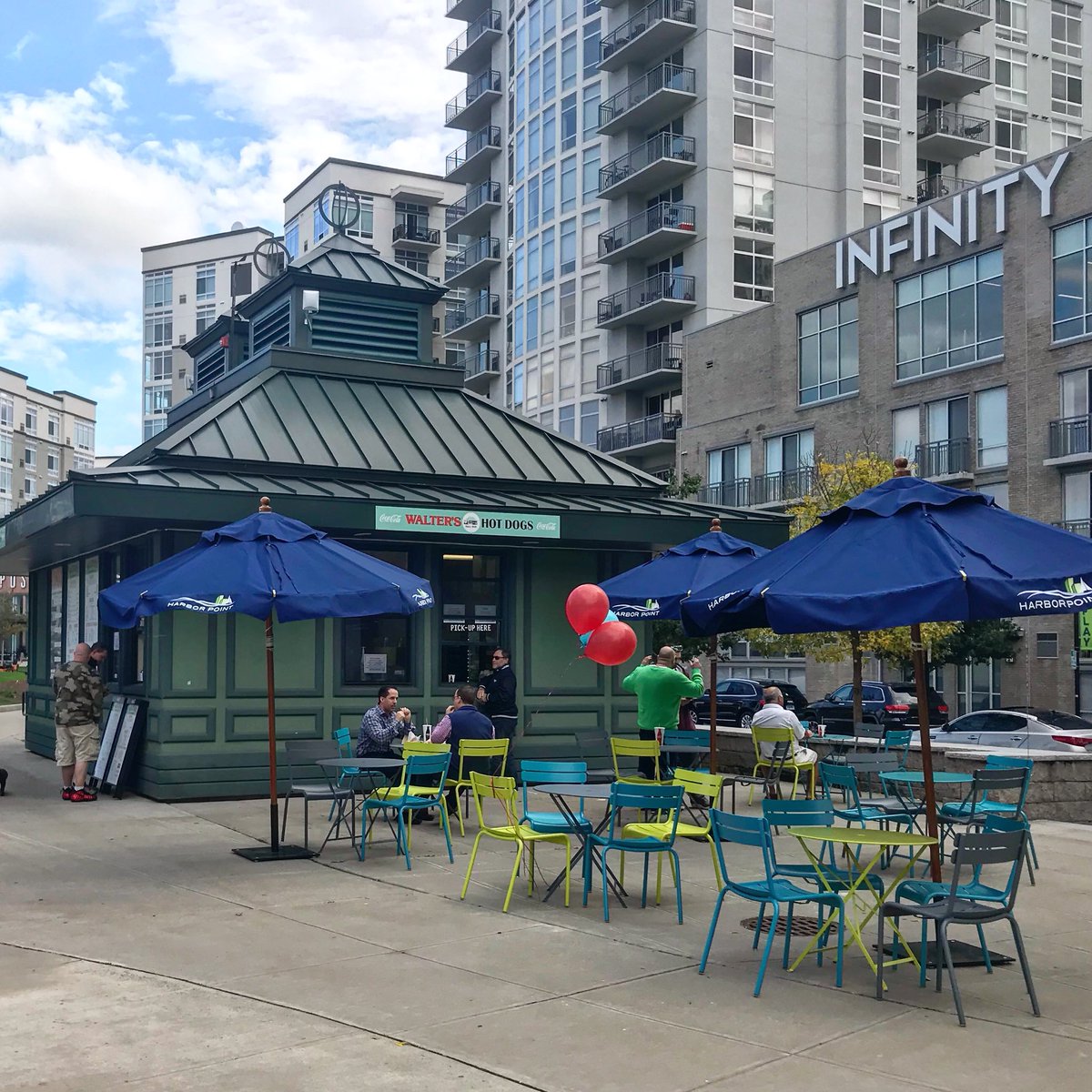 Harbor_Point's tweet photo. Stop by @WaltersHotDogs GRAND OPENING today in Commons Park, Harbor Point! ๐ญ๐
.
.
.
#waltershotdogs #harborpoint #stamford #grandopening https://t.co/B19dpyCTeU