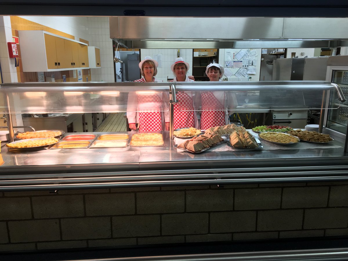 AberMrsC's tweet photo. Thanks to our fantastic catering staff for giving yr 6 pupils and their parents a taste of secondary school dinners. https://t.co/t996O7rYJR