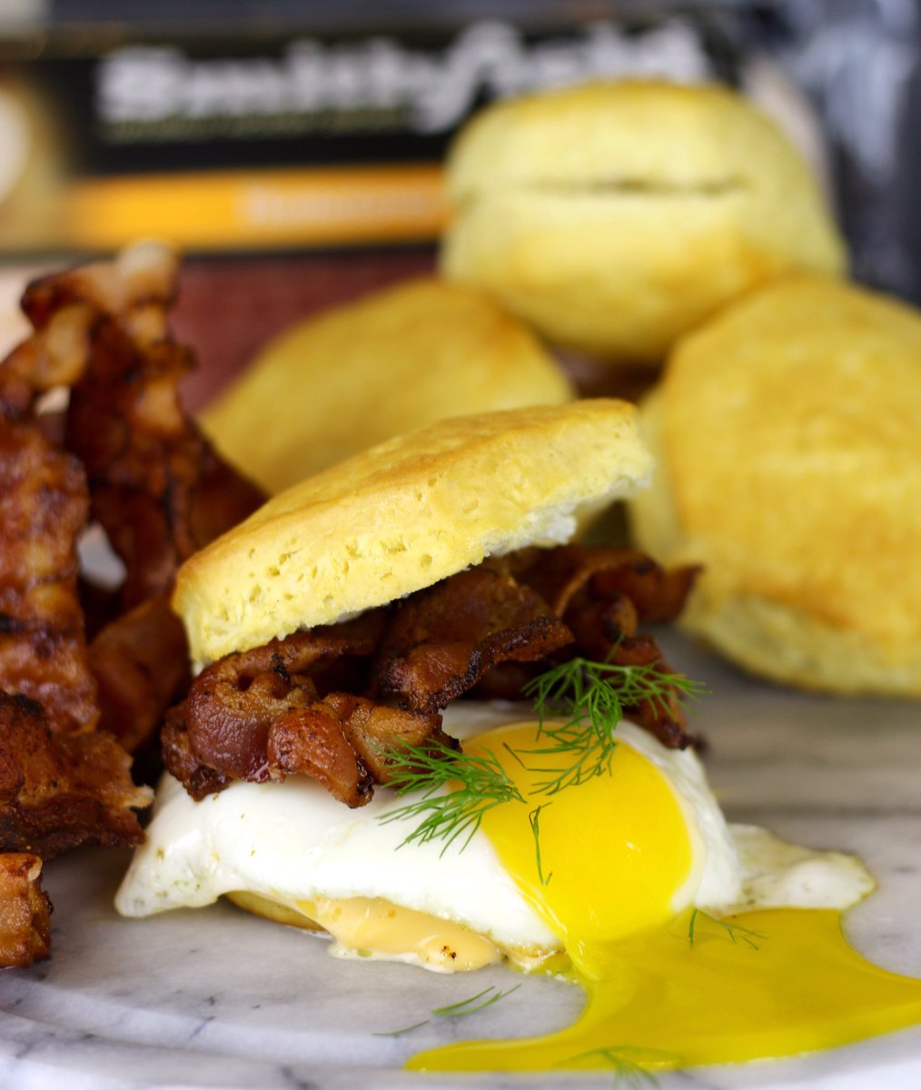 SnacksEveryDay's tweet photo. .@SmithfieldBrand is helping me amp up my breakfast game! #AD https://t.co/H7KUz8wmQY #BreakfastPower https://t.co/k7NwQVqSEL