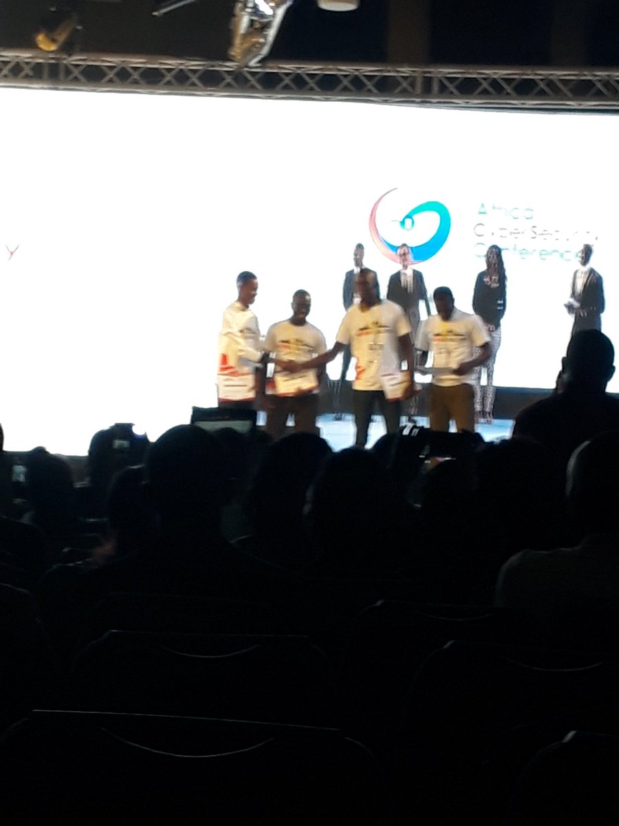 edithbrou's tweet photo. Remise du 2ème prix du #BabiHackathon challenge à #acsc2017 #BuzzyAfrica https://t.co/ERiJYXLPGD