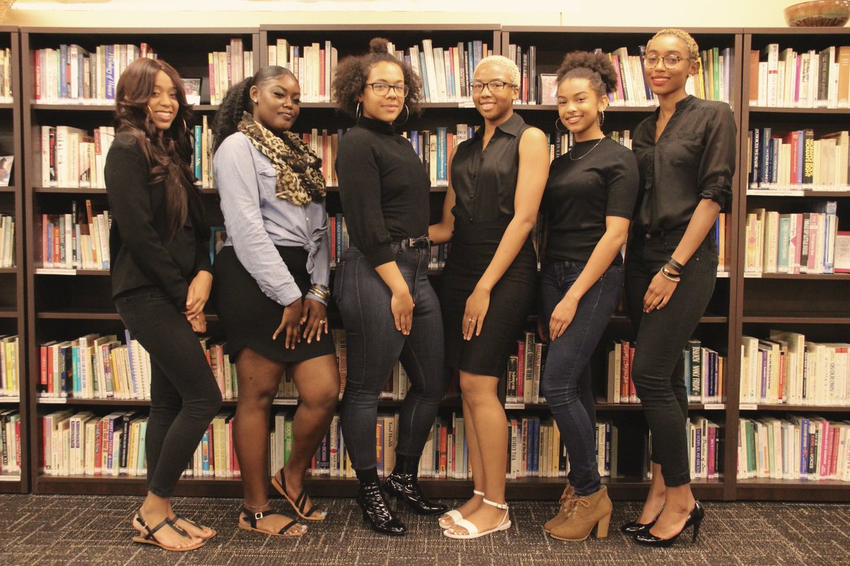 MizzouFAT's tweet photo. Thought we would start off this morning by introducing our 2017-18 Executive Board! ✨🐯 #Mizzou21 show love! Congrats Ladies! https://t.co/a6MLDgL0s5