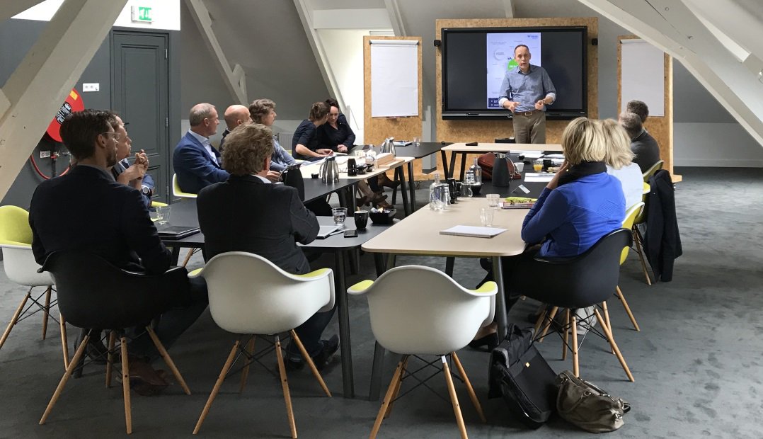 WimmBV's tweet photo. De mentoren zijn bij elkaar gekomen om te sparren over hun rol in het begeleiden van trainees. https://t.co/0Q38Xj4Mp6