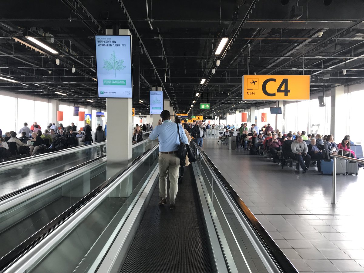 remonvdbergh's tweet photo. User testing with customers of #Transavia at the gates with @VanjaMlaco #Mirabeau #uxresearch #designsprint #checkinprocess https://t.co/gJYaA8XHMq