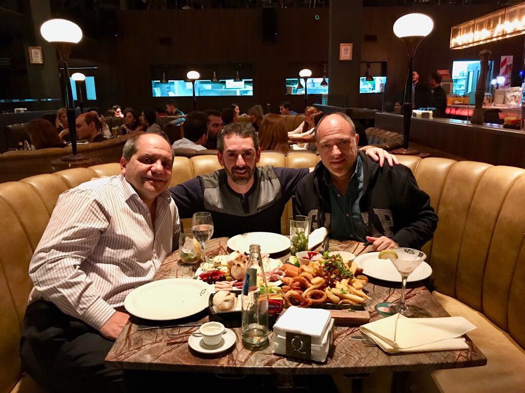 FyGConsultora's tweet photo. Con @SalvaDiStefano en cena de negocios @Gentejovenof @MSRconstructora @Matuluca @ragalindez @loliavancini @puntobizonline @AgroEducacion https://t.co/hUAlcB7NB7
