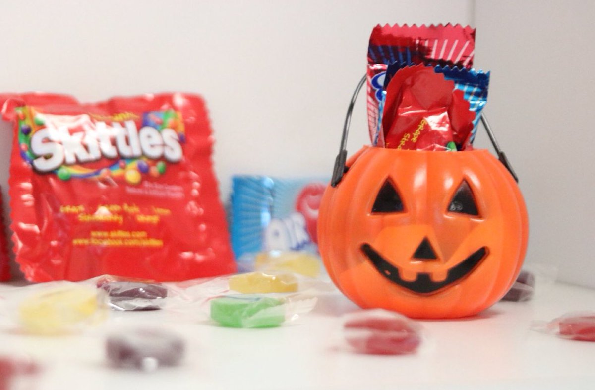 BalloonLagoon_'s tweet photo. Balloon Lagoon has a spook-tacular deal! Get candy grams delivered to your friends/family🎃🍬 $1 dollar each, see Mrs.Bezzeg for details. https://t.co/YNdpiZJ2Wa