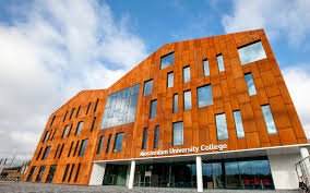 #SAIS Europe visits #Amsterdam University College to present our degree programs. Great audience questions!