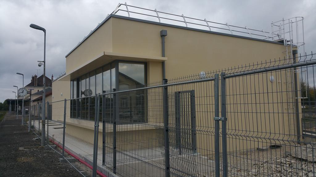 AlainferaPaul's tweet photo. Phase 0 électrification Gretz Troyes - Régé PRGS de Romilly en PRCI - Bâtiment terminé 👍#INFRAPÔLEPE #SNCFRESEAU https://t.co/cu5JlYU9c9